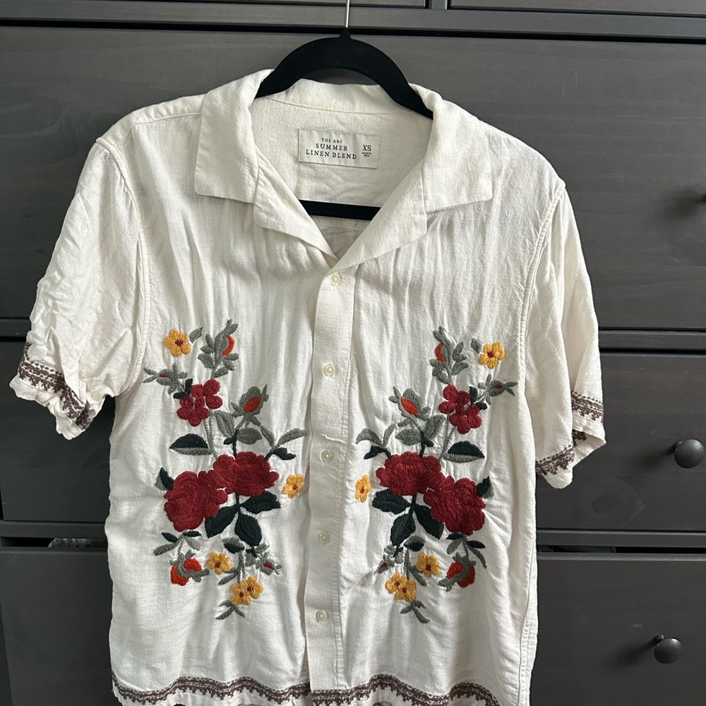 Abercrombie & Fitch Cream Red Casual Button Down Shirt